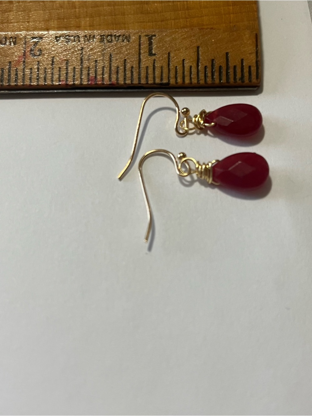 Raspberry Red Agate Faceted Drop Earrings Gold Tone Hooks - Picture 4 of 4